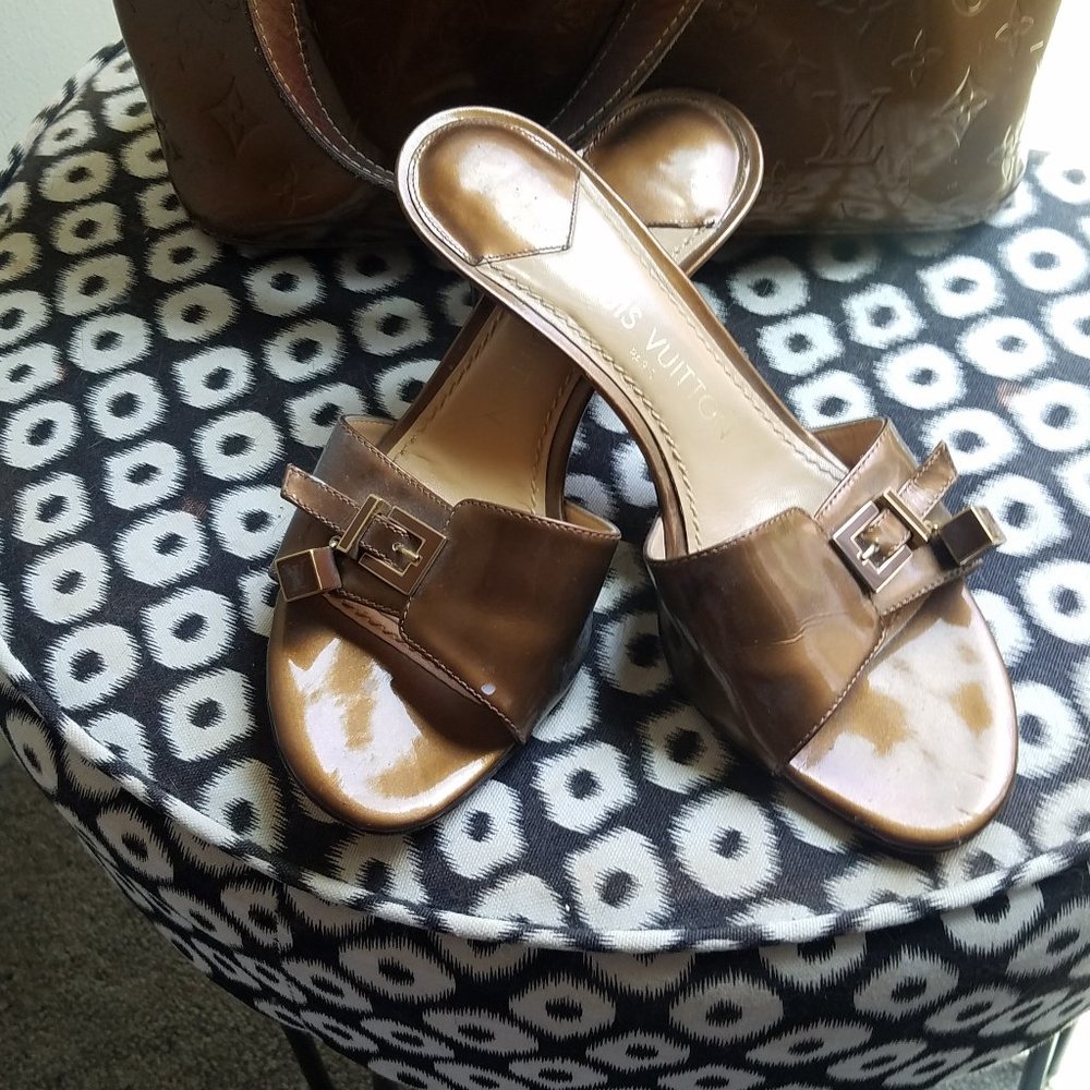 Authentic Louis Vuitton vernis sandals